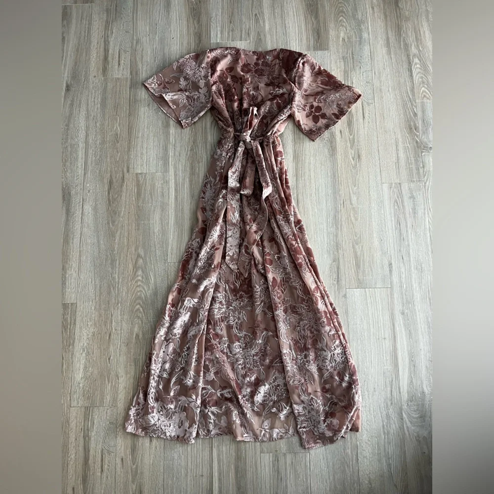 NWT Women’s Baltic Born Uma Velvet Burnout Maxi Dress Pink Floral - Size Medium - Picture 9 of 9